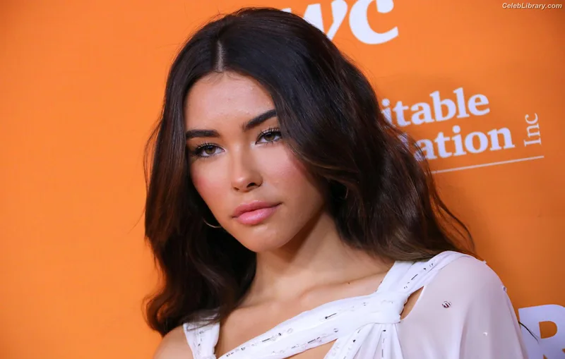 Madison Beer photo 6 of 3479