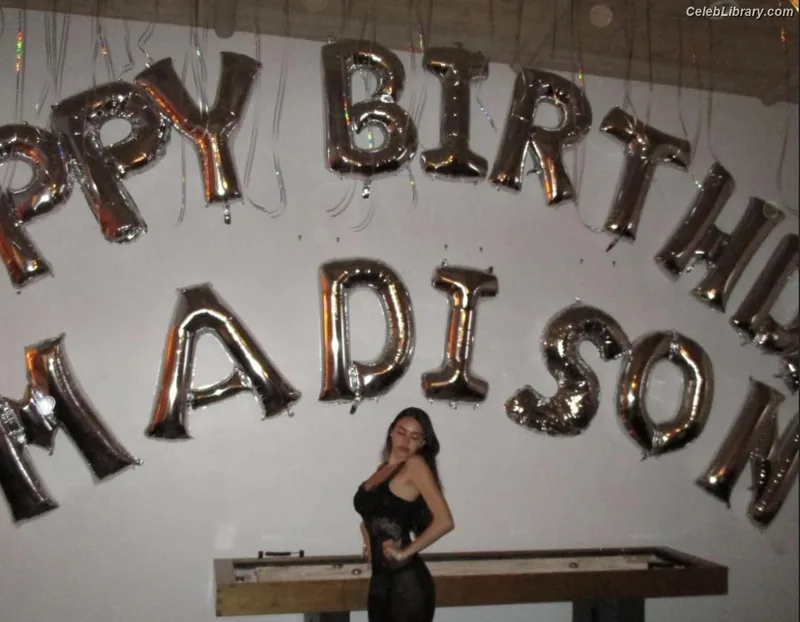 Madison Beer photo 11 of 3479