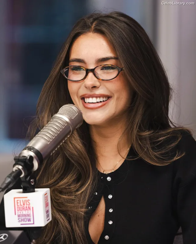 Madison Beer photo 14 of 3479