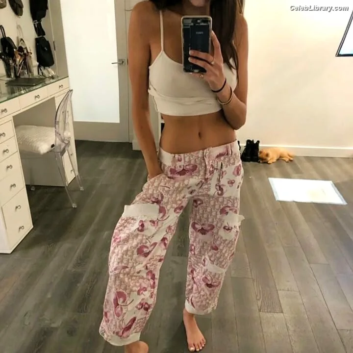 Madison Beer photo 20 of 3479