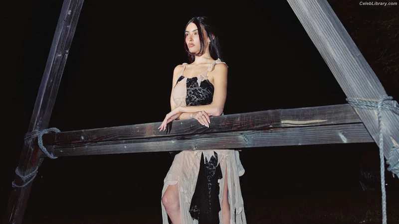 Madison Beer photo 22 of 3479