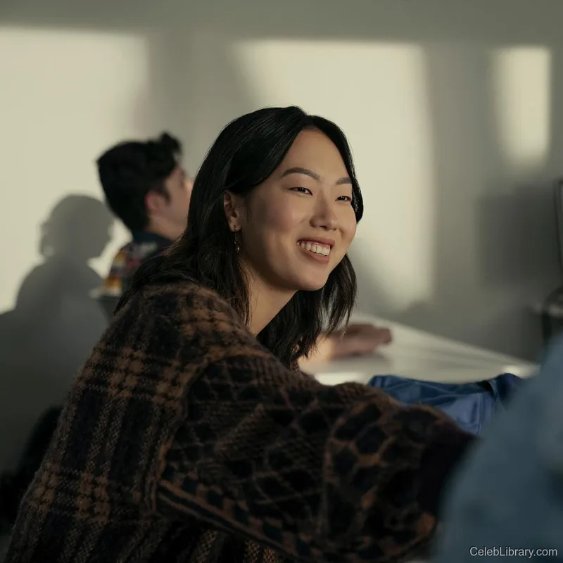Madison Hu photo 2 of 16