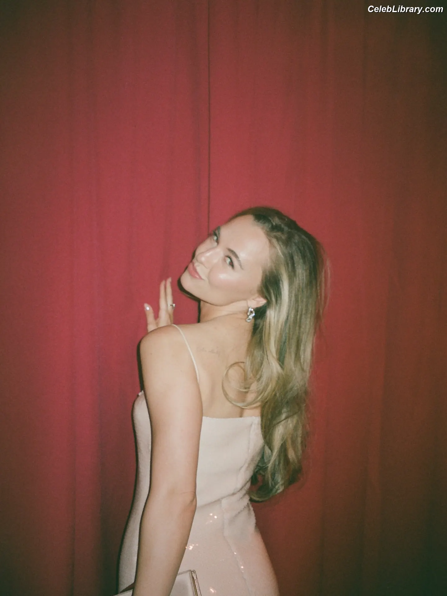 Madison Iseman photo 19 of 336