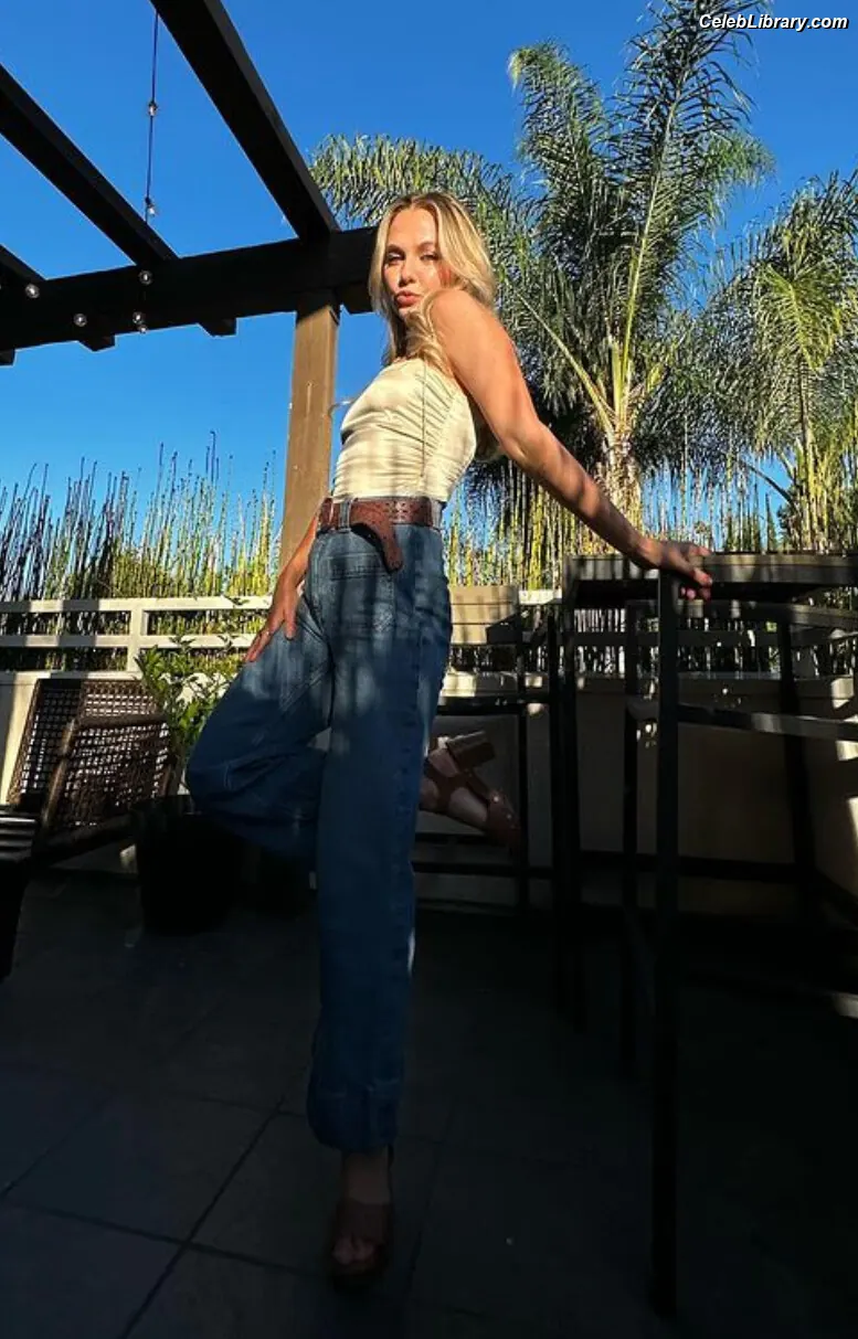 Madison Iseman photo 16 of 336