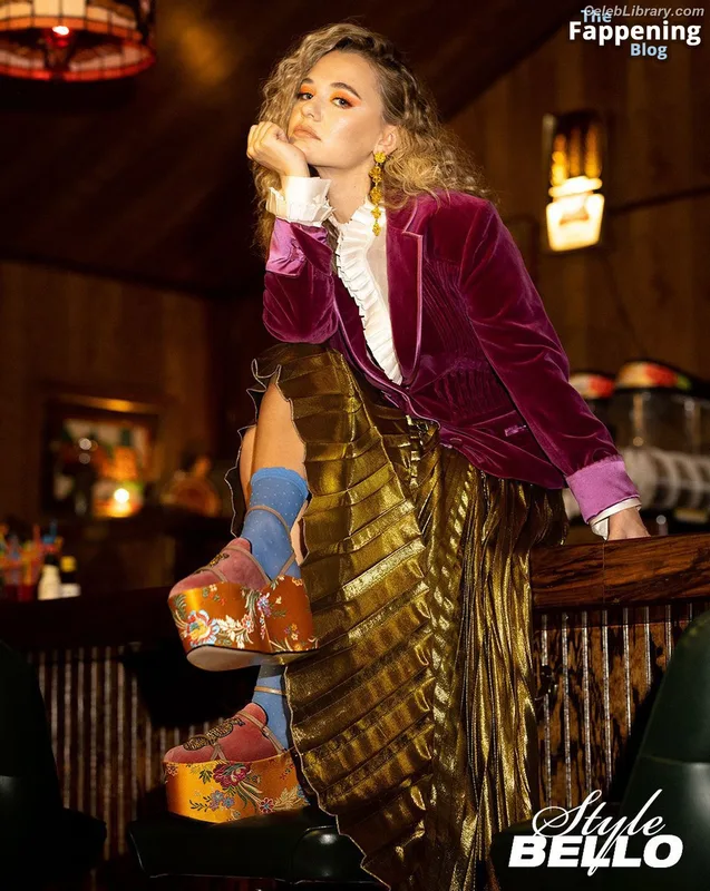 Madison Iseman photo 4 of 337
