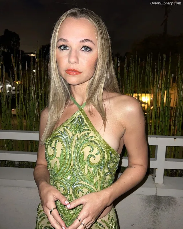 Madison Iseman photo 21 of 337
