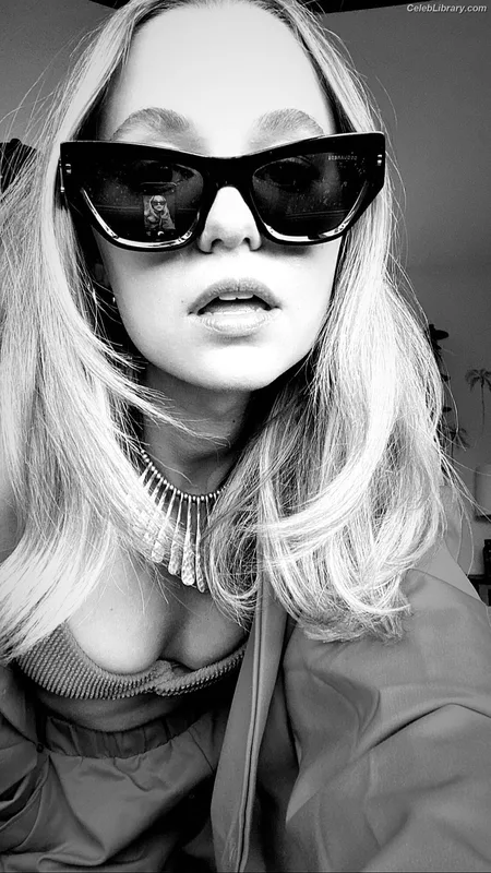 Madison Iseman photo 23 of 337