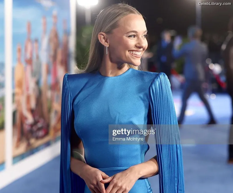 Madison Iseman photo 4 of 337