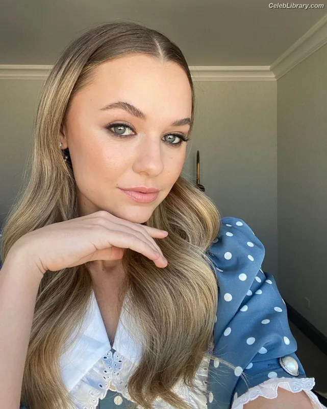 Madison Iseman photo 10 of 337