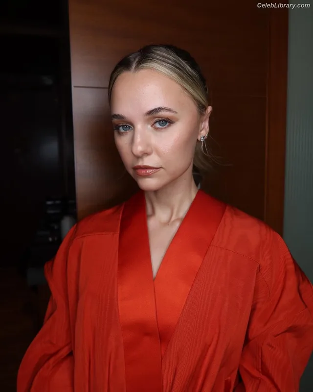 Madison Iseman photo 18 of 337