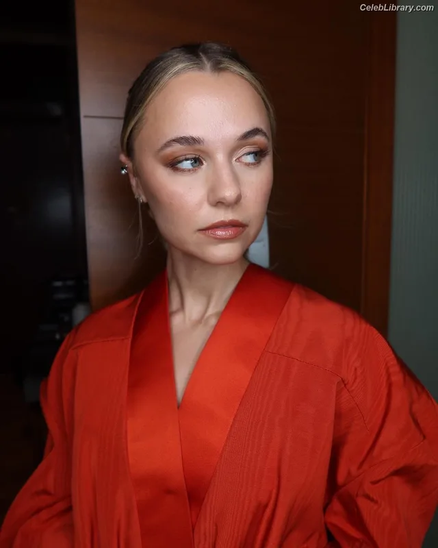 Madison Iseman photo 19 of 337