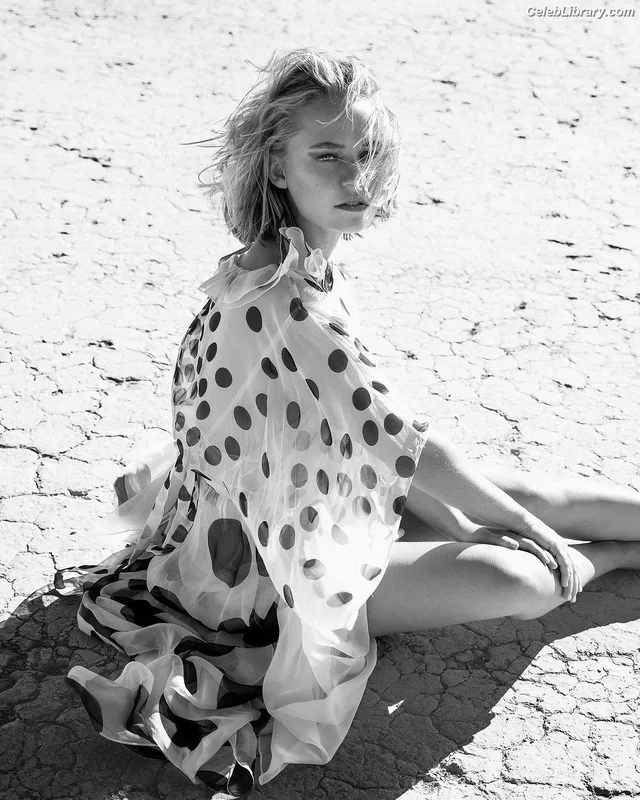 Madison Iseman photo 8 of 337