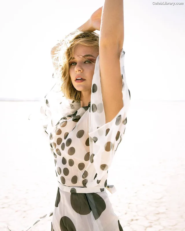 Madison Iseman photo 12 of 337