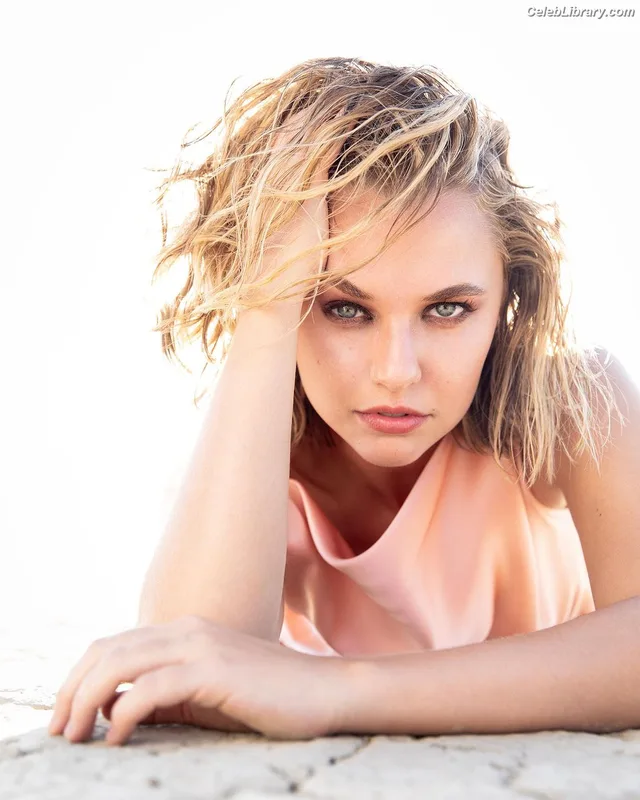 Madison Iseman photo 13 of 337