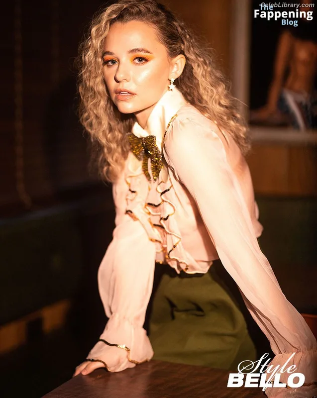 Madison Iseman photo 22 of 337