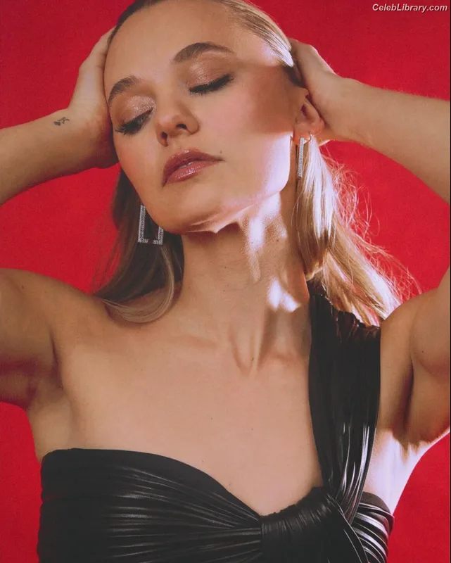 Madison Iseman photo 3 of 337