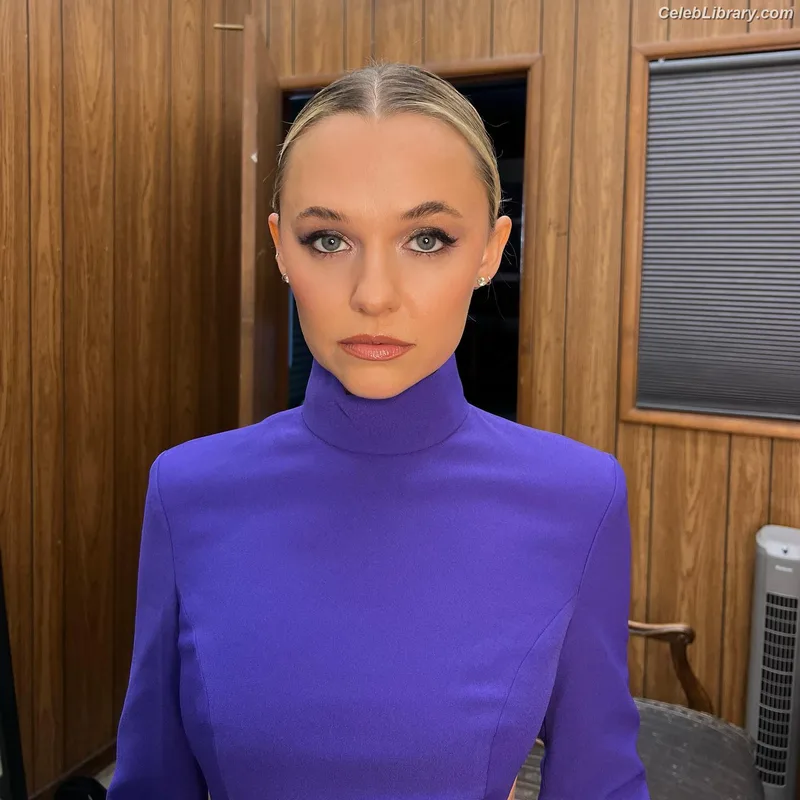 Madison Iseman photo 15 of 337