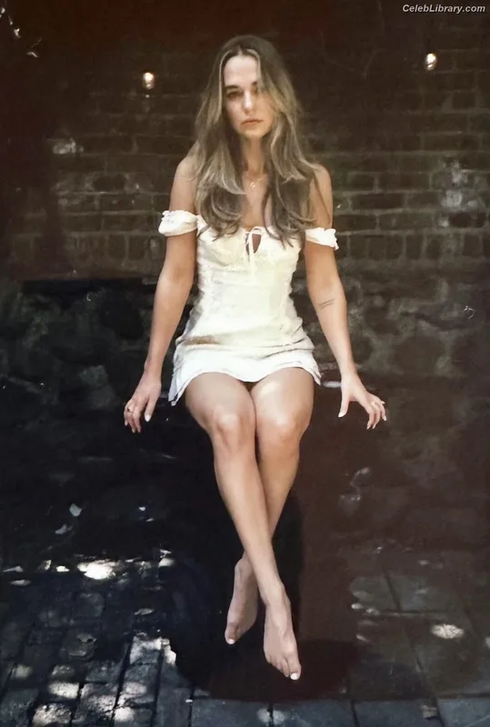 Madison Iseman photo 8 of 337