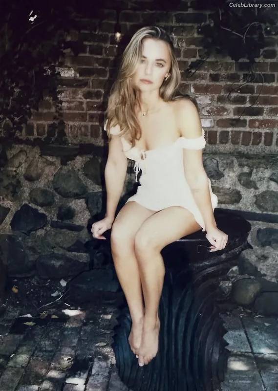 Madison Iseman photo 9 of 337