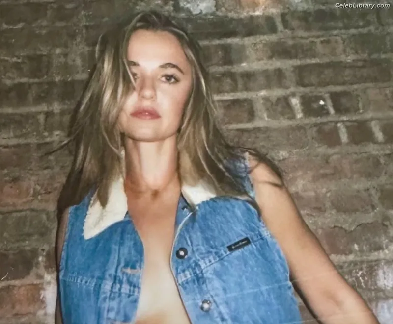 Madison Iseman photo 15 of 337