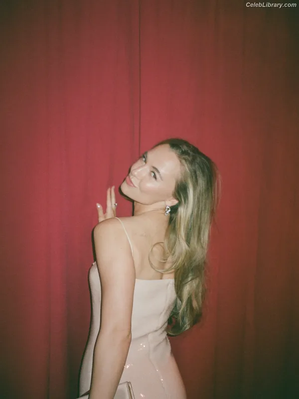 Madison Iseman photo 19 of 337