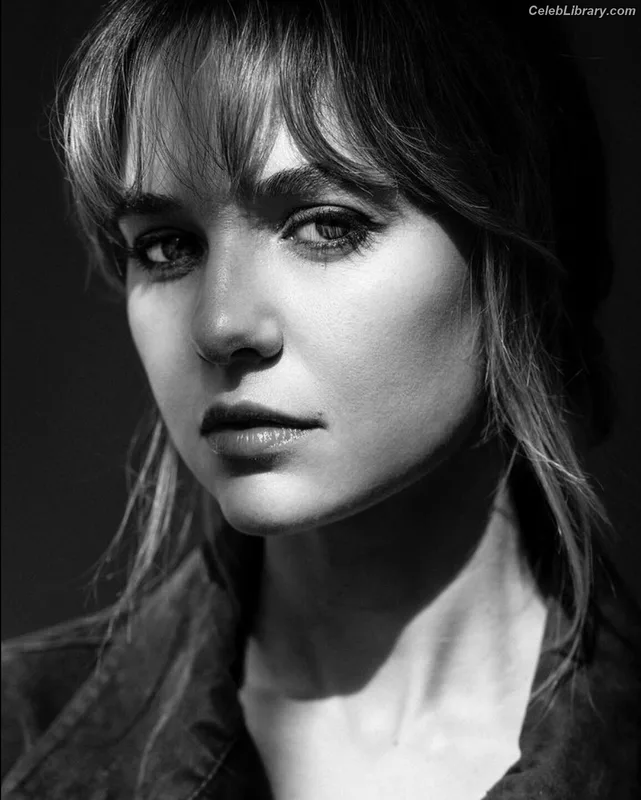 Madison Iseman photo 2 of 337