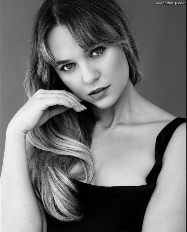 Madison Iseman photo 5 of 337