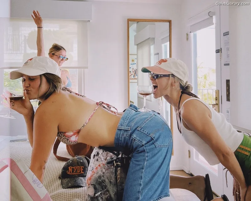 Madison Iseman photo 20 of 337
