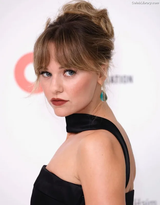 Madison Iseman photo 2 of 337