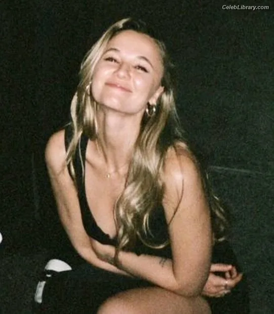 Madison Iseman photo 6 of 337