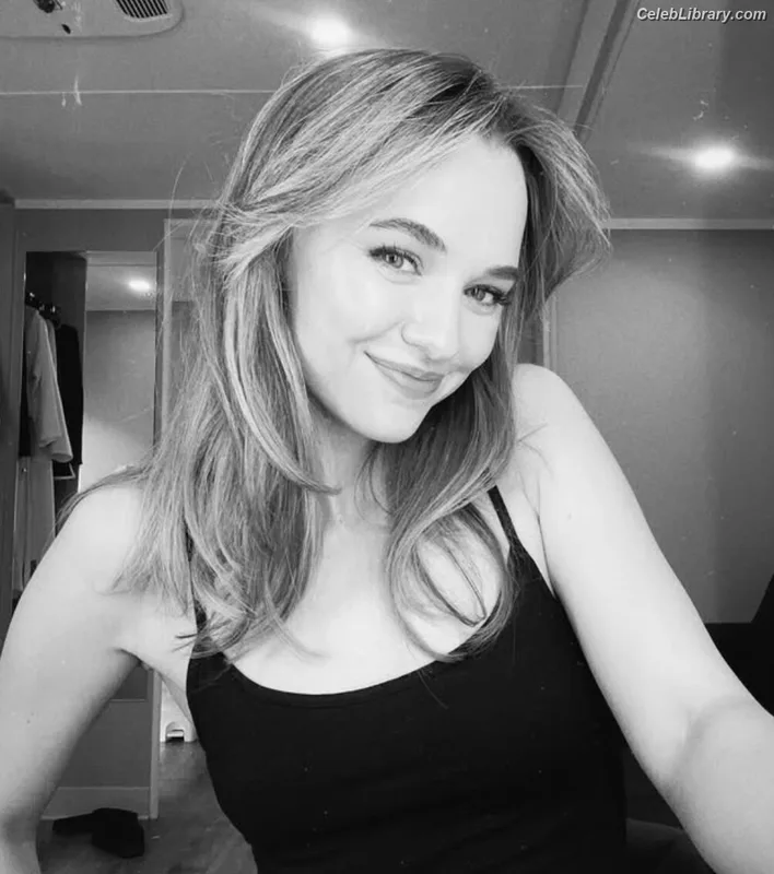 Madison Iseman photo 15 of 337