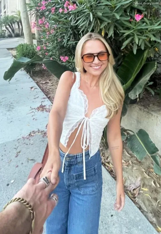 Madison Iseman photo 7 of 337