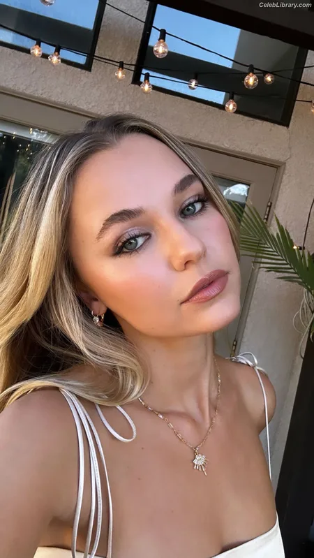 Madison Iseman photo 13 of 337