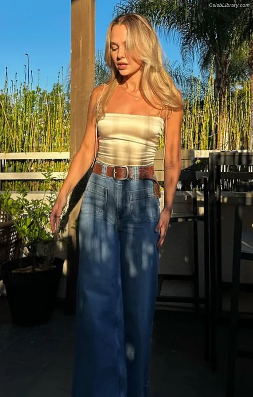Madison Iseman photo 15 of 337