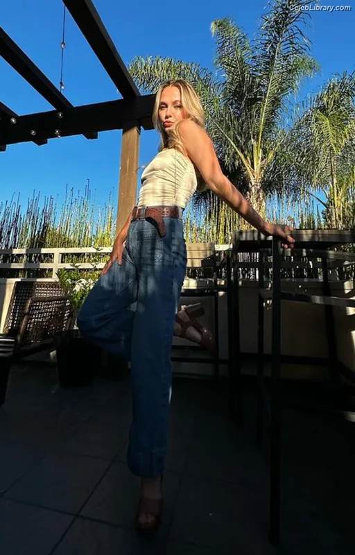 Madison Iseman photo 16 of 337