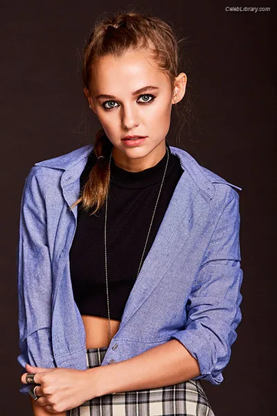 Madison Iseman photo 8 of 337
