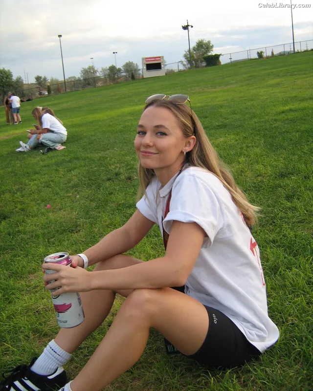 Madison Iseman photo 15 of 337