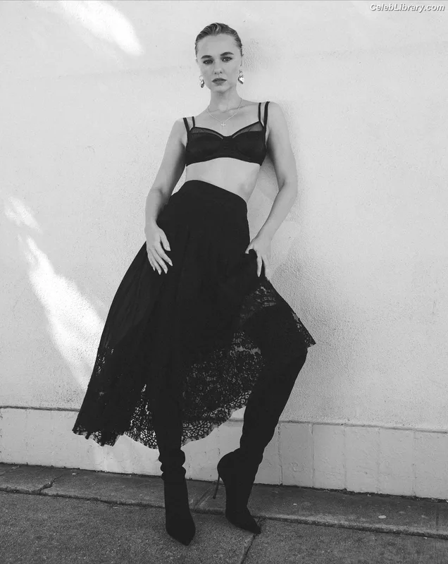 Madison Iseman photo 10 of 337