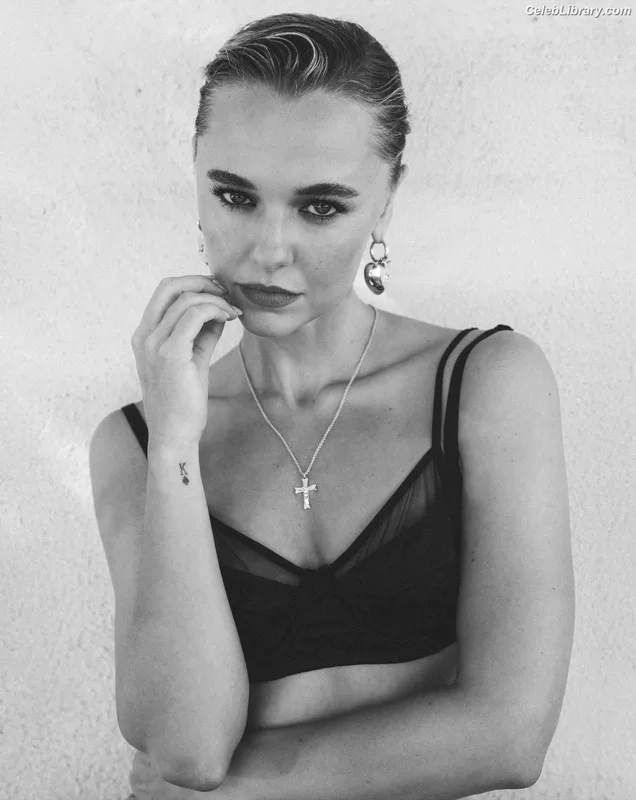 Madison Iseman photo 11 of 337