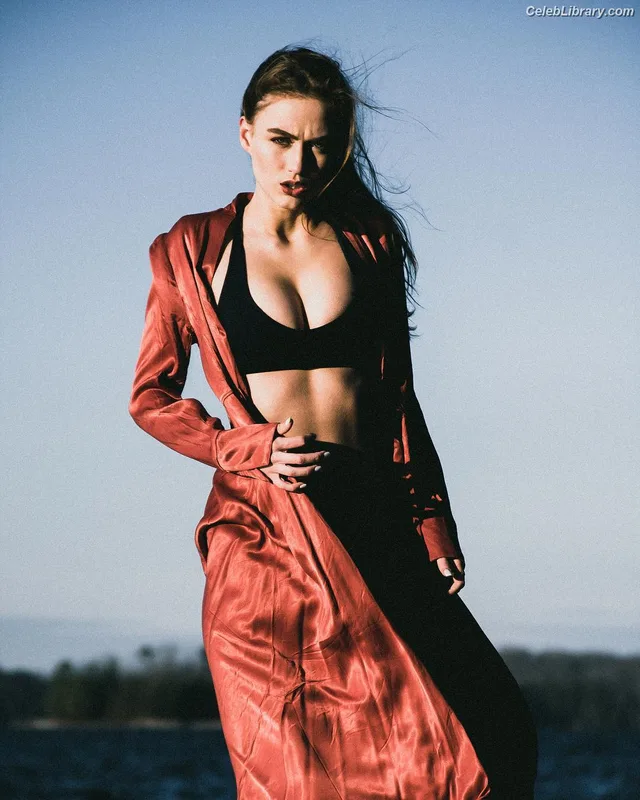 Madison Lintz photo 5 of 193