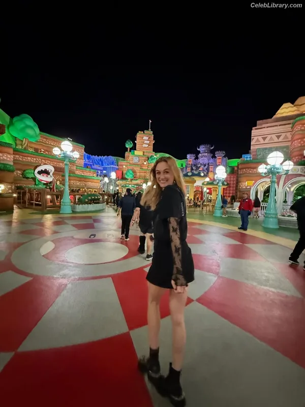 Madison Lintz photo 12 of 193