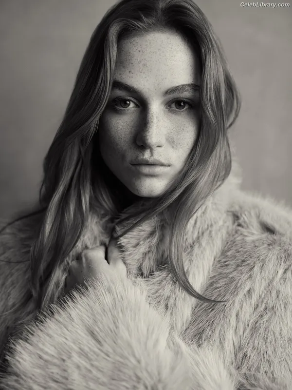 Madison Lintz photo 24 of 193