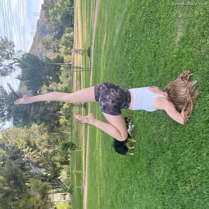Madison Lintz photo 7 of 193