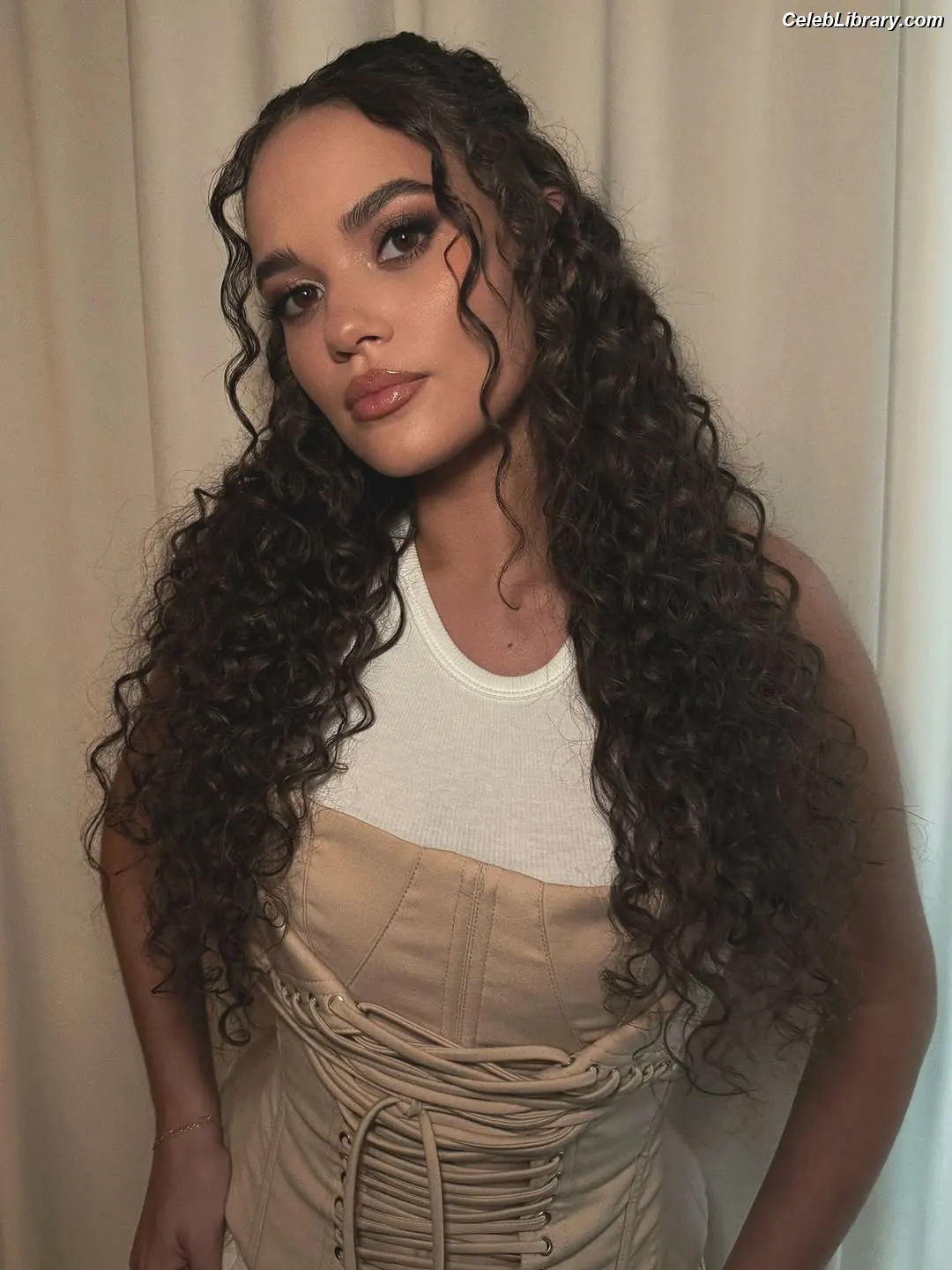 Madison Pettis photo 5 of 760