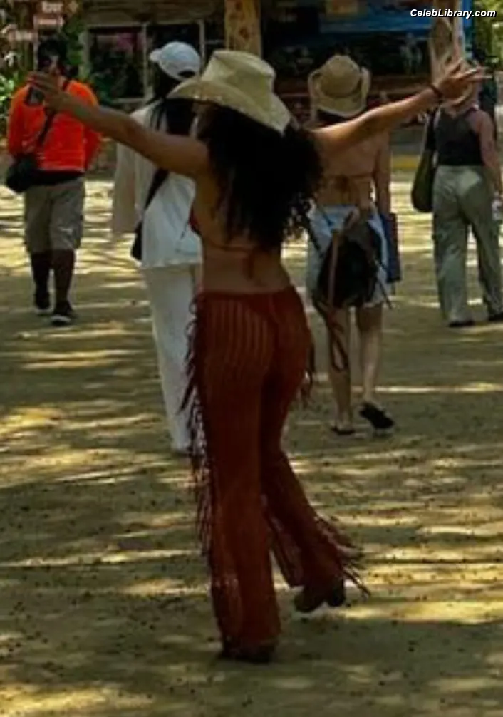 Madison Pettis photo 4 of 760