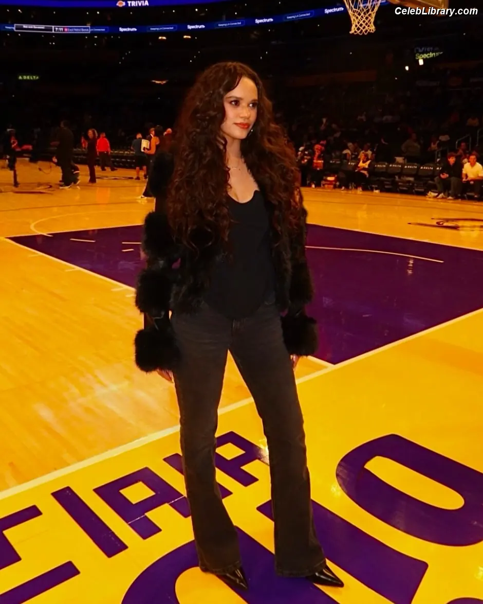Madison Pettis photo 12 of 760