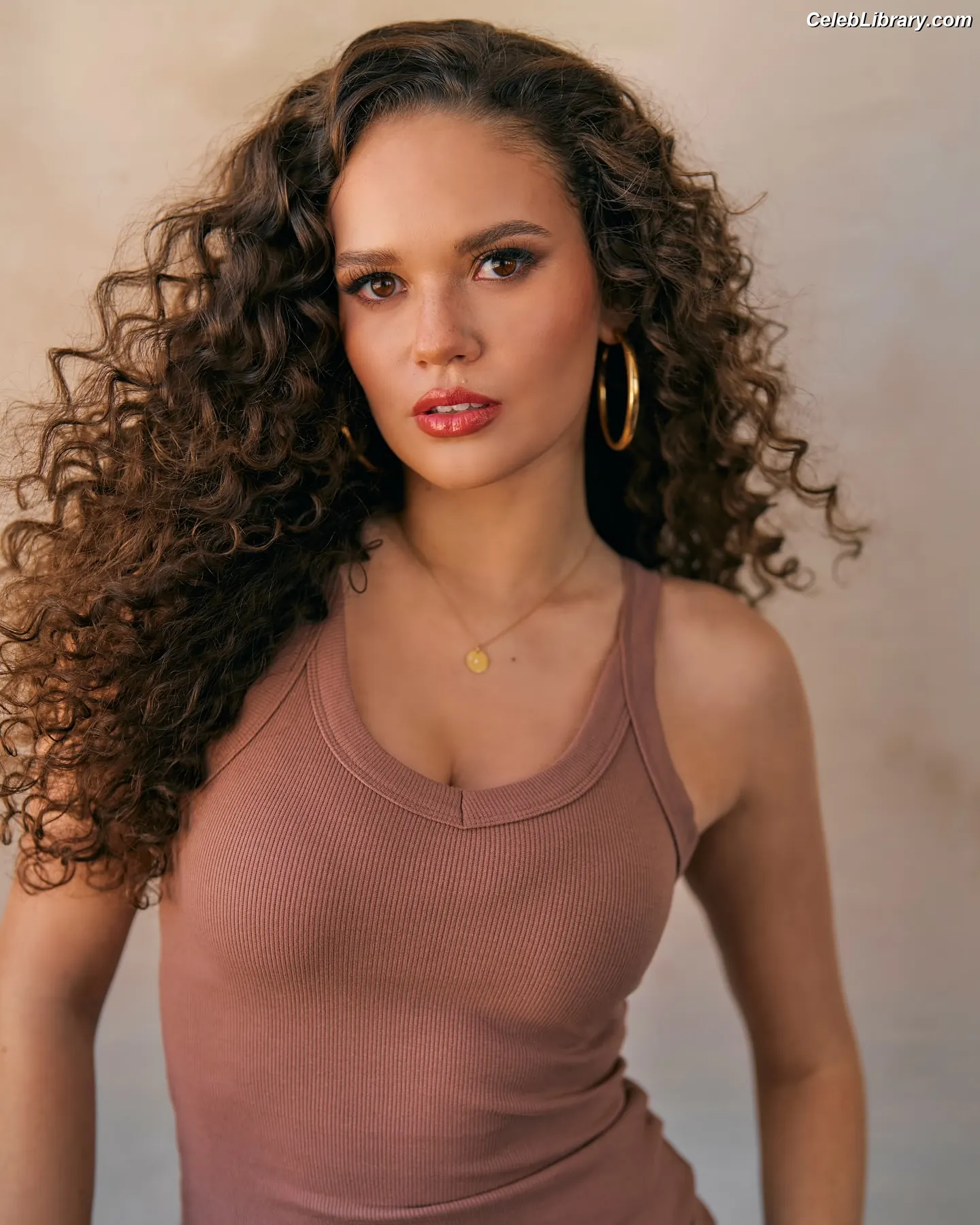 Madison Pettis photo 7 of 760