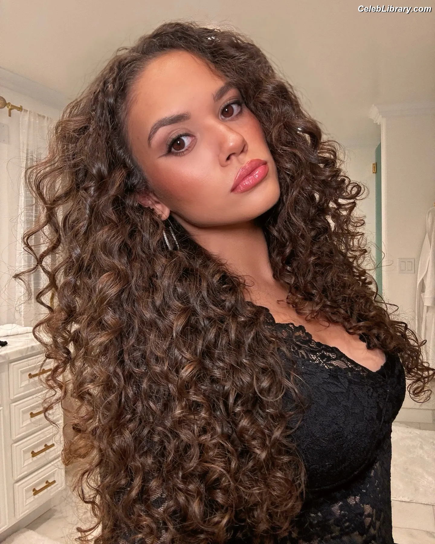 Madison Pettis photo 9 of 760