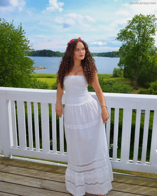 Madison Pettis photo 11 of 757