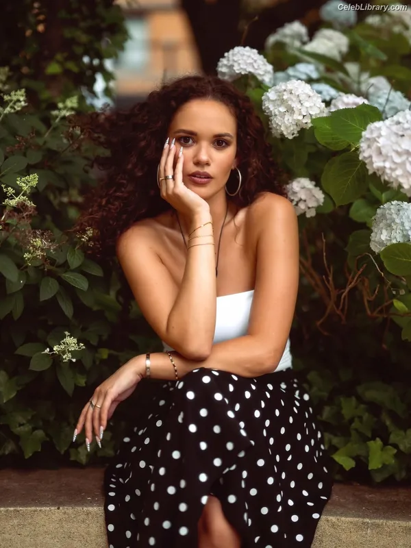 Madison Pettis photo 21 of 757